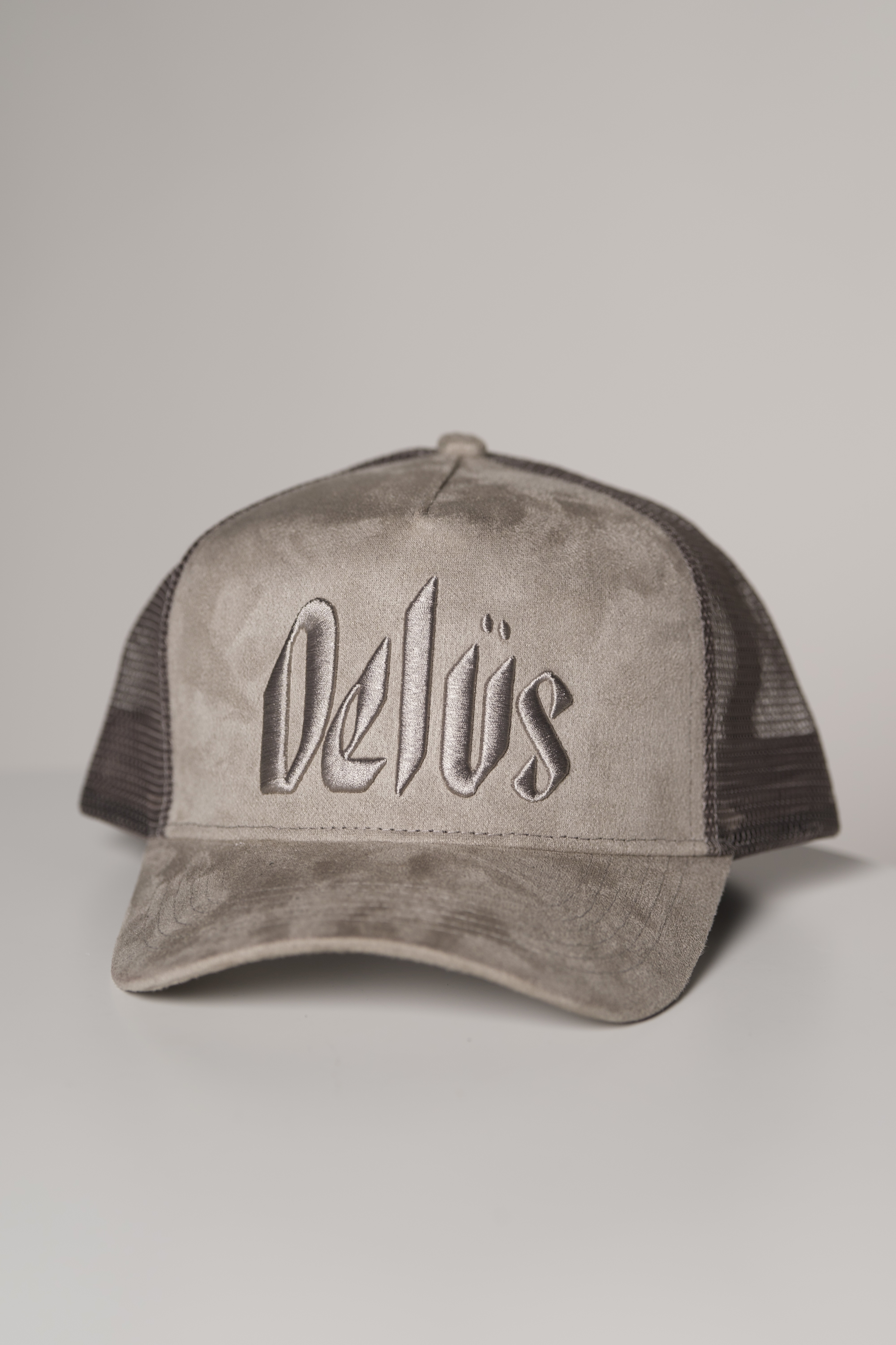 Delus Trucker II - Front